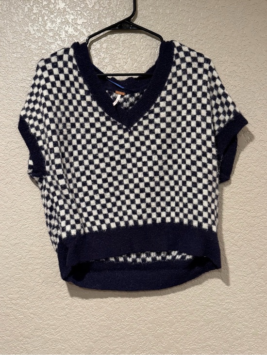 Free People Tops - Free people Checkerboard Knit V-Neck Sweater Vest - Navy & White